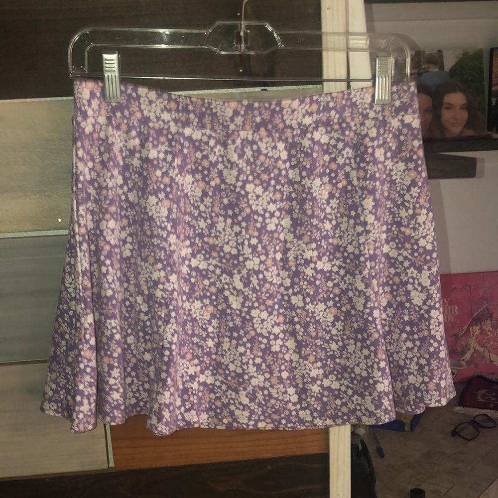 Forever 21 Floral Purple with white short skirt - large